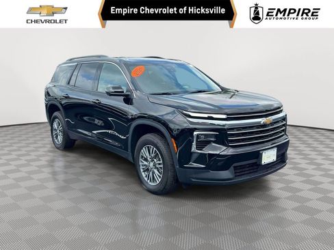 Used 2026 Chevrolet Traverse LT w/ Driver Confidence Package AWD/4WD image 1