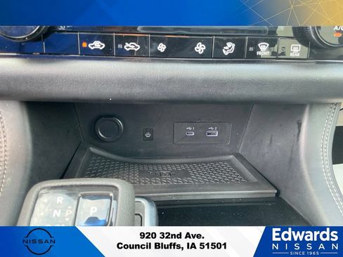 Used 2022 Nissan Pathfinder Platinum w/ Lighting Package (N93) AWD/4WD image 32