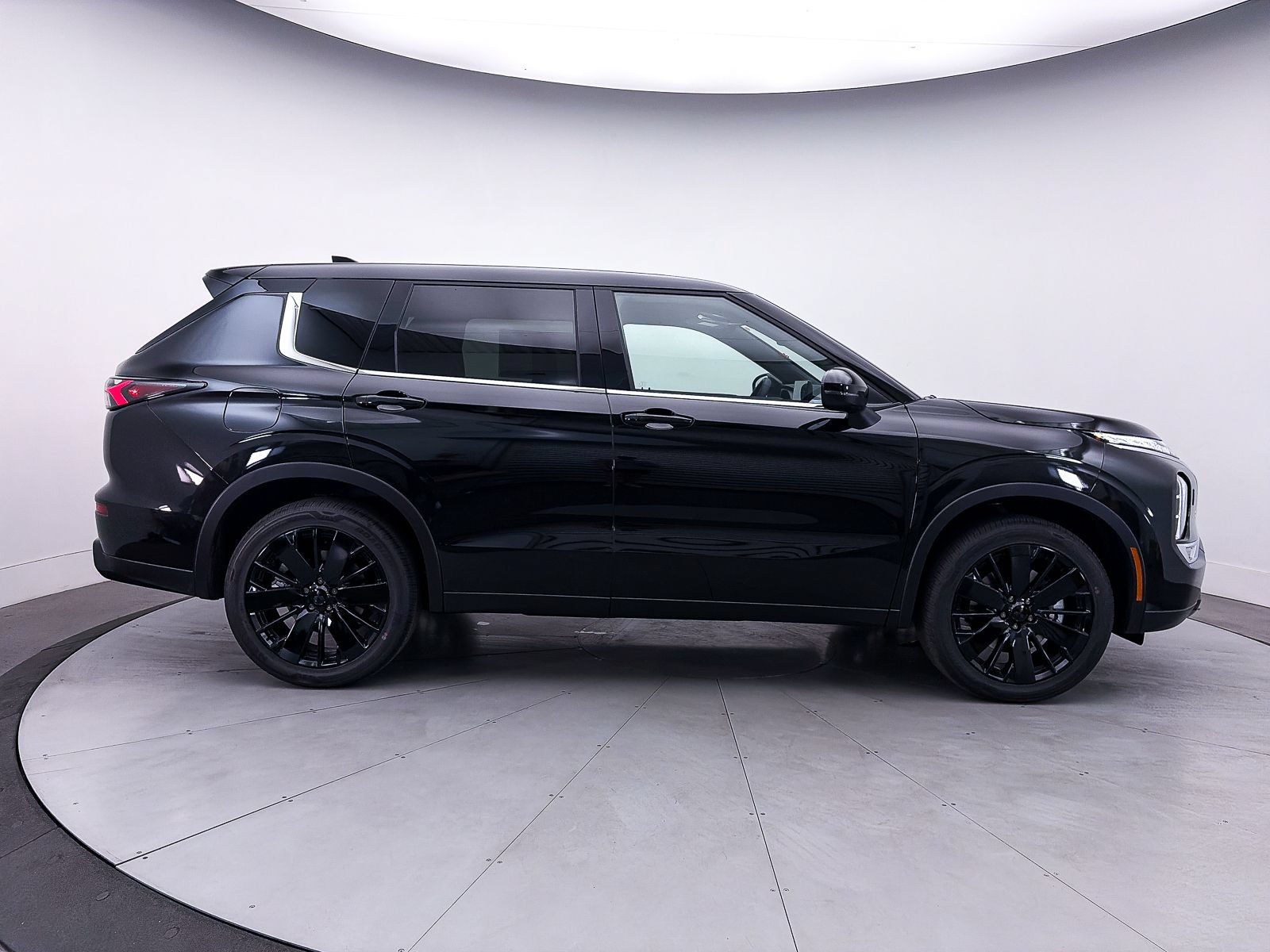 Used 2026 Mitsubishi Outlander LE AWD/4WD image 27