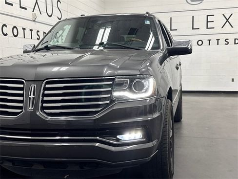 Used 2015 Lincoln Navigator 4WD image 18