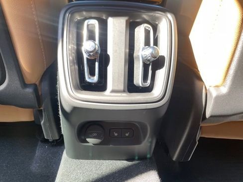 Used 2022 Volvo XC40 T5 Inscription w/ Climate Package image 25