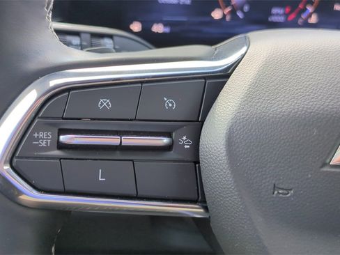 Used 2025 Chevrolet Traverse LT image 22