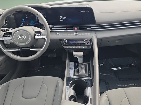 Used 2024 Hyundai Elantra SEL w/ Convenience Package FWD image 18