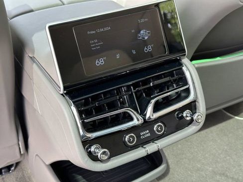 New 2024 Bentley Bentayga Extended Wheelbase image 36