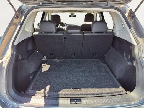 Used 2022 Volkswagen Tiguan SE AWD/4WD image 6