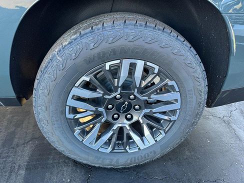 New 2026 Chevrolet Suburban Z71 image 32