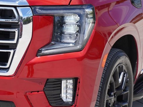 Used 2023 GMC Yukon XL SLT w/ SLT Premium Package RWD image 2