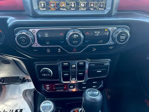 Used 2018 Jeep Wrangler Unlimited Rubicon AWD/4WD image 19