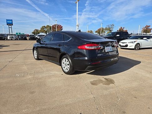 Used 2020 Ford Fusion S image 3