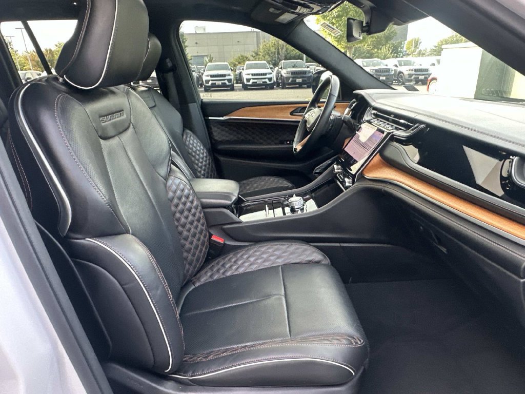 Used 2022 Jeep Grand Cherokee Summit AWD/4WD image 14
