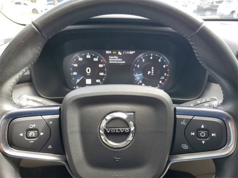 Used 2021 Volvo XC40 T4 Momentum w/ Premium Package image 20