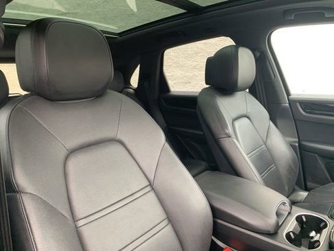 Used 2019 Porsche Cayenne S image 45