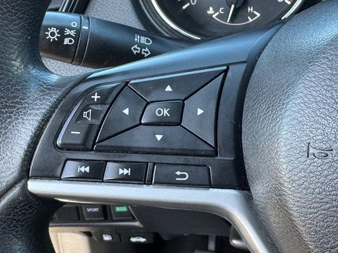 Used 2017 Nissan Rogue S FWD image 28