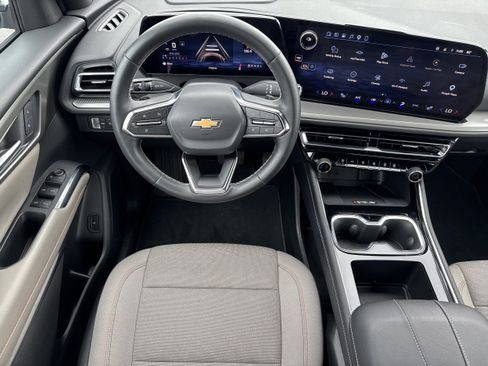 Used 2026 Chevrolet Traverse LT FWD image 17