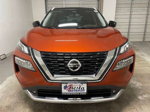 Used 2021 Nissan Rogue Platinum FWD image 2