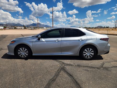 Used 2023 Toyota Camry LE image 7