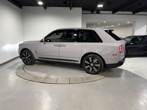 Used 2023 Rolls-Royce Cullinan w/ Cullinan Package image 26