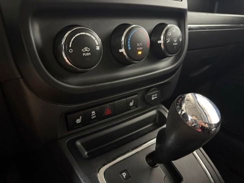 Used 2017 Jeep Patriot High Altitude FWD image 19