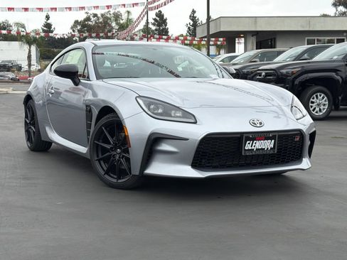 New 2026 Toyota GR86 Premium RWD image 2