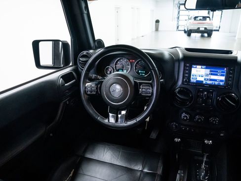 Used 2012 Jeep Wrangler Unlimited Sahara image 10