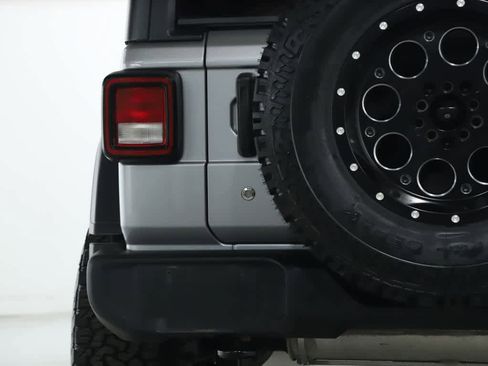 Used 2018 Jeep Wrangler Unlimited Sport S image 43