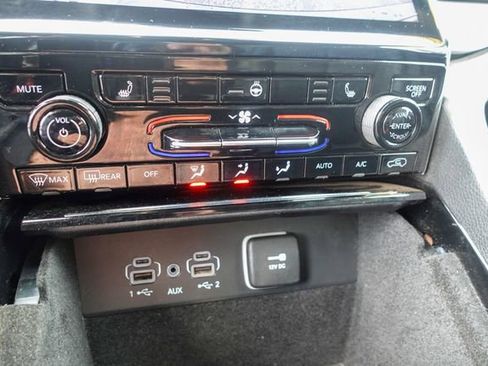 Used 2022 Jeep Grand Cherokee Limited image 19