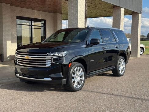 Used 2023 Chevrolet Tahoe High Country w/ Premium Package 2 RWD image 3