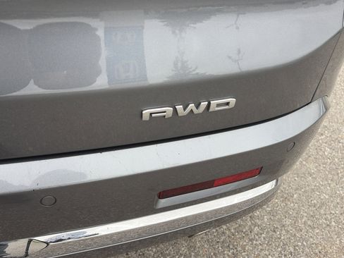 Used 2020 GMC Acadia Denali w/ Denali Ultimate Package AWD/4WD image 10