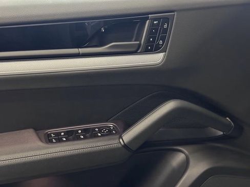 Used 2024 Porsche Cayenne Coupe image 11