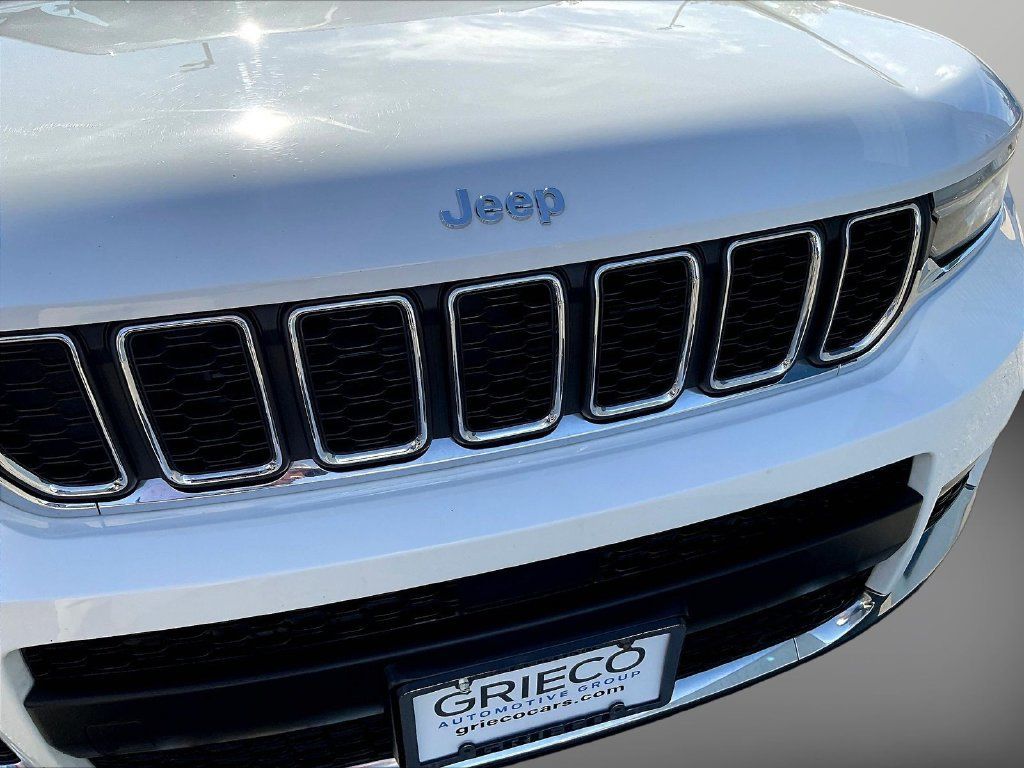 Used 2023 Jeep Grand Cherokee L Laredo AWD/4WD image 33
