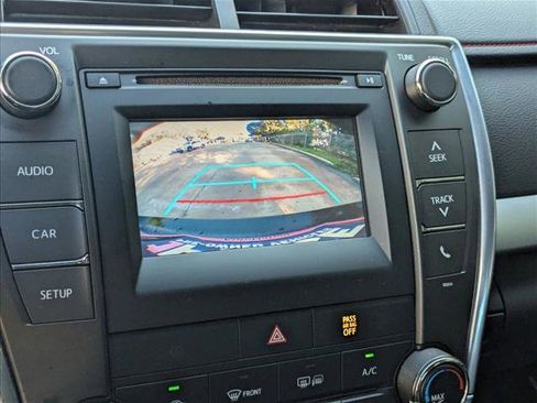 Used 2017 Toyota Camry SE image 13