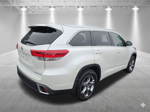Used 2019 Toyota Highlander Limited Platinum AWD/4WD image 3