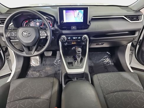Used 2025 Toyota RAV4 XLE AWD/4WD image 10