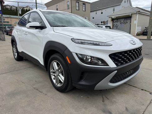 Used 2023 Hyundai Kona SE FWD image 3