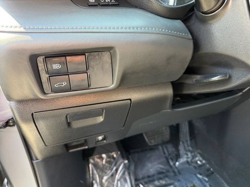 Used 2020 Toyota Highlander LE AWD/4WD image 30