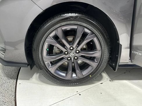 Used 2021 Toyota Sienna XSE FWD image 10