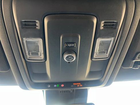 Certified 2025 Chevrolet Suburban Z71 AWD/4WD image 32