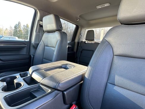 Used 2024 GMC Sierra 1500 SLT AWD/4WD image 11