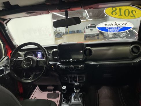Used 2018 Jeep Wrangler Unlimited Sport S AWD/4WD image 22