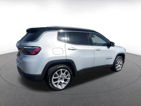 Used 2025 Jeep Compass Limited image 15