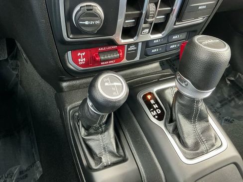 Used 2024 Jeep Gladiator Willys image 24