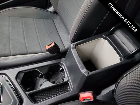 Used 2024 Volkswagen Taos SE image 39