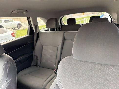 Used 2019 Kia Sorento FWD image 11