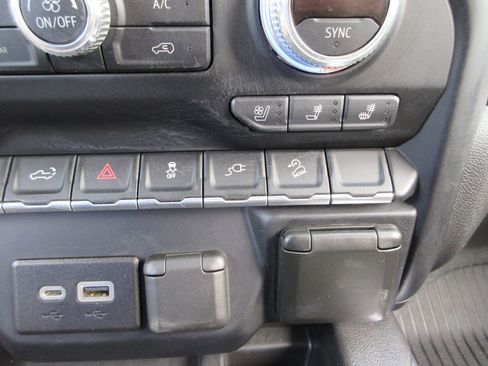 Certified 2020 GMC Sierra 1500 AT4 w/ AT4 Premium Package image 37