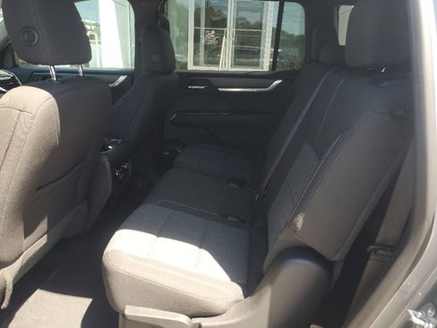 Used 2025 GMC Acadia Elevation FWD image 13