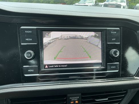 Used 2022 Volkswagen Jetta SE FWD image 24