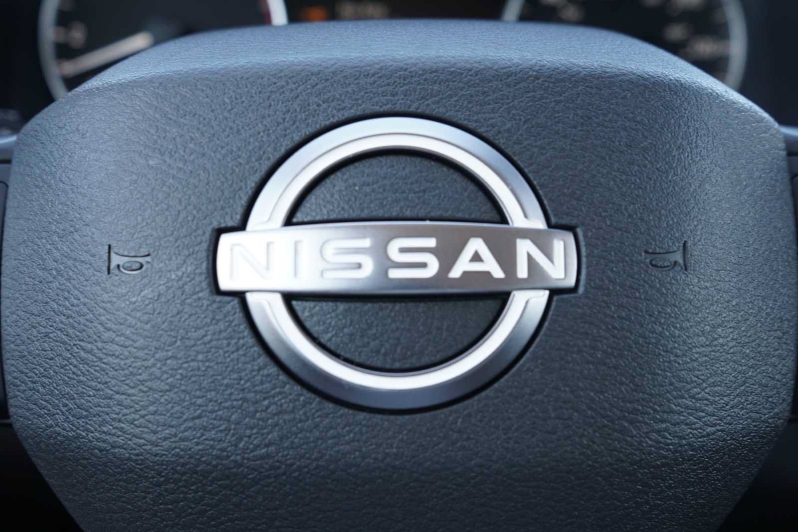Used 2025 Nissan Rogue SV FWD image 12