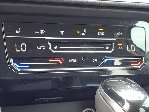 New 2026 Volkswagen Taos SE FWD image 12