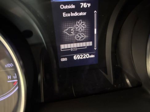 Used 2018 Toyota Camry SE image 9