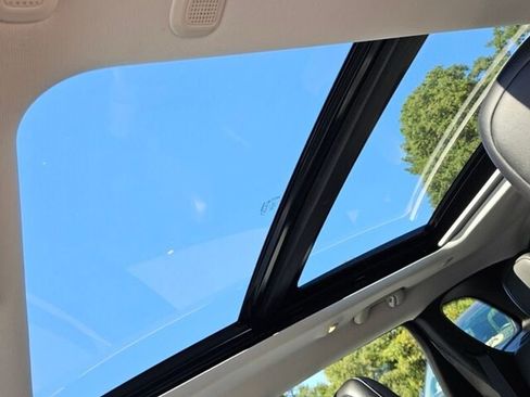 Used 2022 Jeep Cherokee Limited image 23